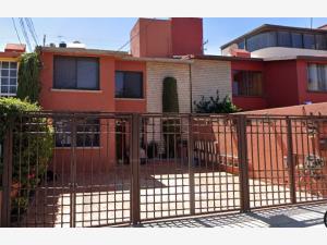 Casa en venta en Paseos Santín, Toluca — foto 3 de 17