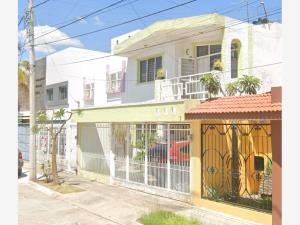 Casa en venta en Jardines del Country, Guadalajara — foto 2 de 8