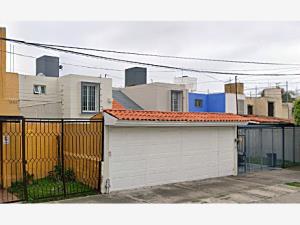 Casa en venta en La Estancia, Zapopan — foto 2 de 8