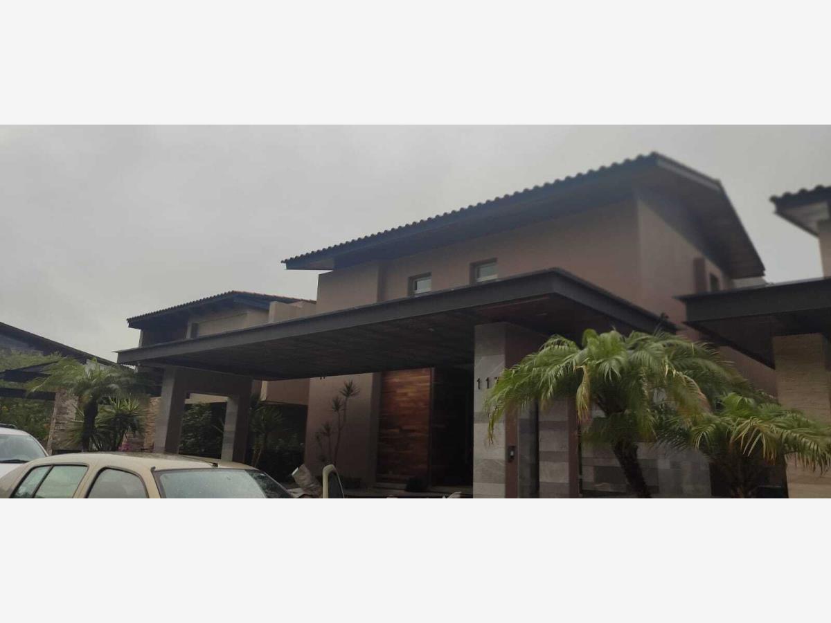 Casa en venta en Bosque Monarca, Morelia — foto 1 de 47