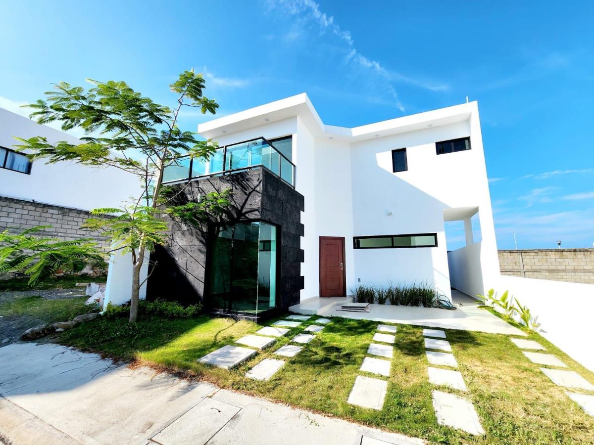 Casa en venta en Lomas de la Rioja, Alvarado — foto 1 de 10