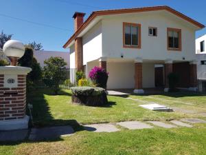 Casa en Renta en Puebla con Amplio Estacionamiento y Jardín Casa en Renta en Puebla con Amplio Estacionamiento y Jardín