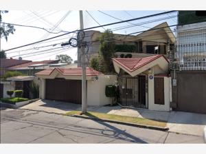 Casa en Lomas de Tecamachalco, Naucalpan de Juárez, México