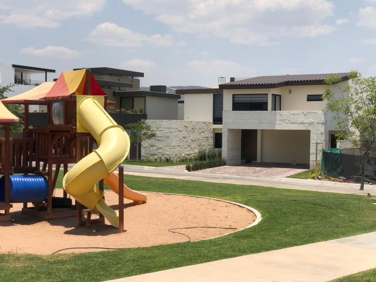 Casa en venta en Paseos del Molino, León — foto 1 de 16