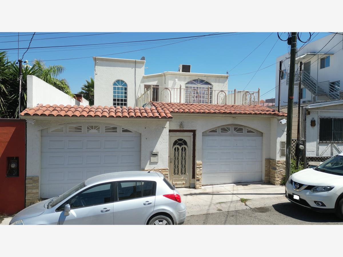Casa en Venta en El Lago, Tijuana, Baja California Casa en Venta en El Lago, Tijuana, Baja California