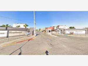 Casa en Valle del Pedregal, Mexicali, Baja California