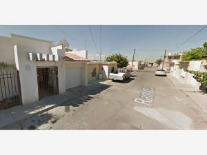 Casa en venta en Pedro Meoqui Centro, Meoqui — foto 2 de 9
