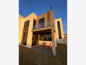 Casa en venta en Bosques Tres Marias, Morelia — foto 2 de 28
