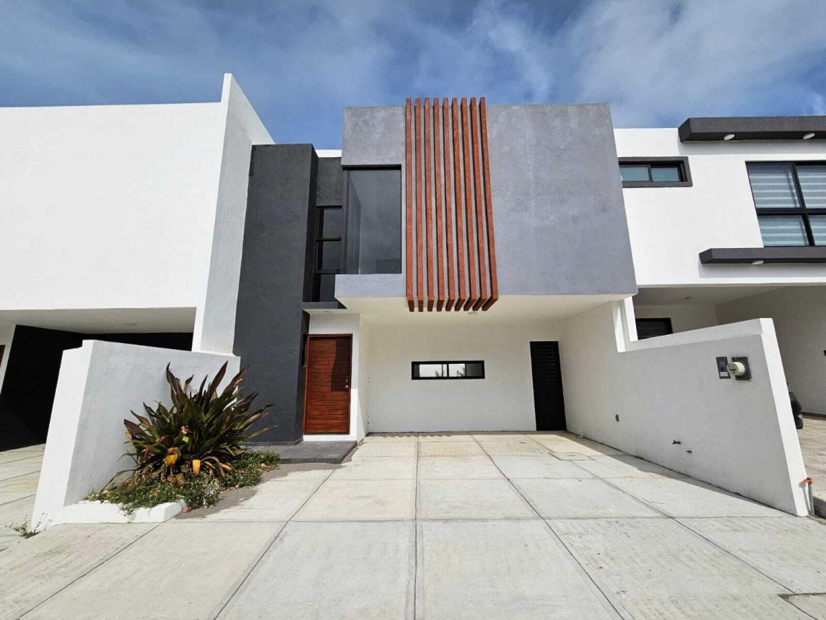 Casa en venta en Lomas de la Rioja, Alvarado — foto 1 de 21