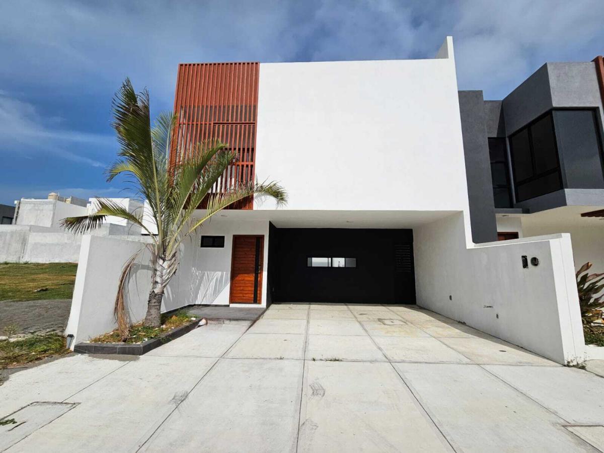 Casa en venta en Lomas de la Rioja, Alvarado — foto 1 de 21