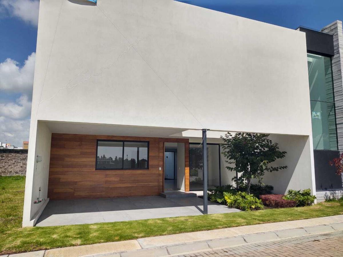 Casa en venta en Cholula de Rivadabia Centro, San Pedro Cholula — foto 1 de 15