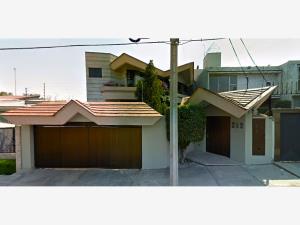 Casa en venta en Lomas de Tecamachalco, Naucalpan de Juárez, México