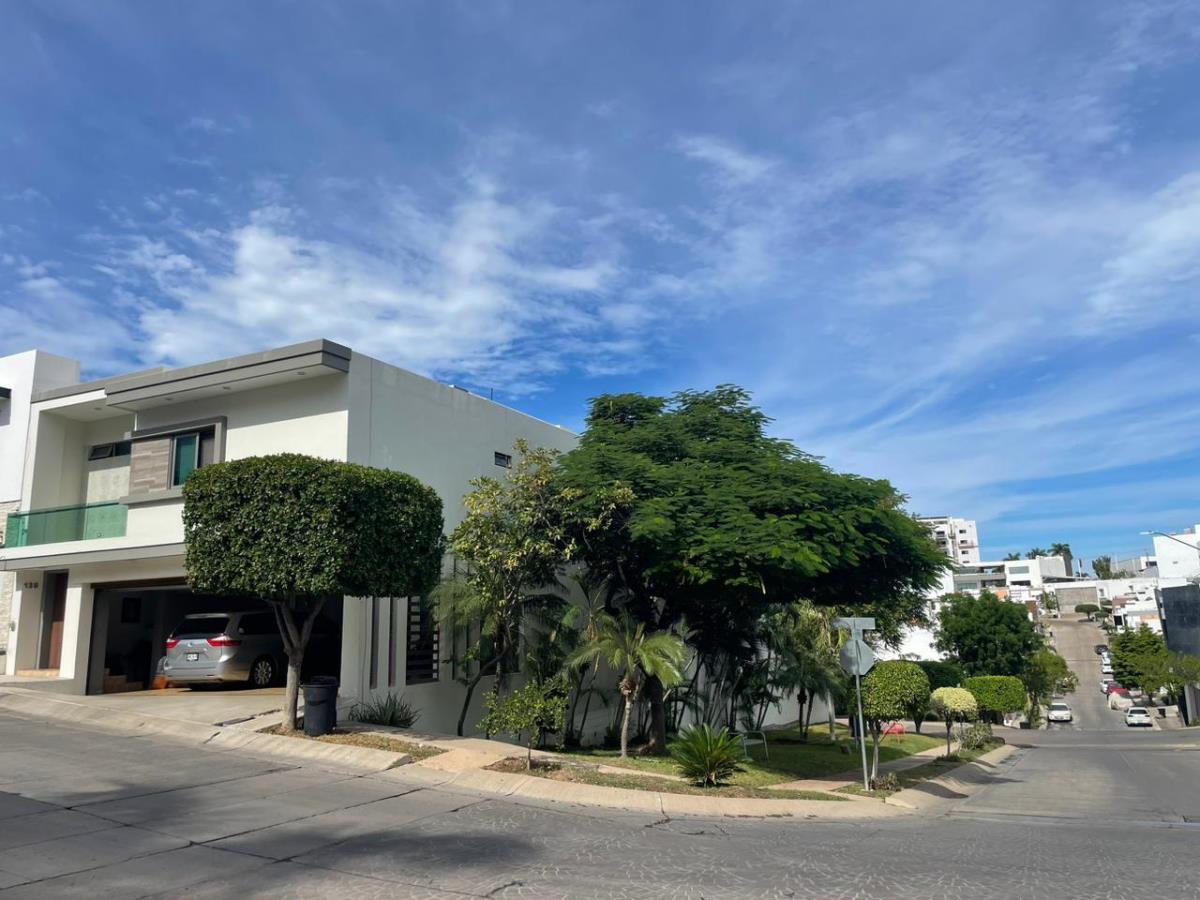 Casa en venta en Colinas de San Miguel, Culiacán — foto 1 de 42