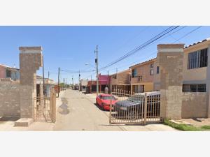 Casa en Porticos del Valle, Mexicali, Baja California