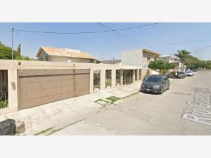 Casa en venta en Navarro, Torreón — foto 3 de 11