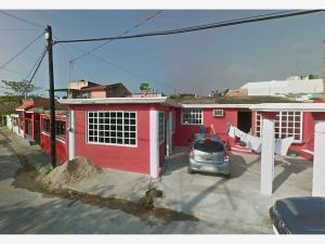 Casa en venta en San Miguel Arcangel, Nanchital de Lázaro Cárdenas del Río — foto 3 de 11