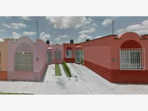 Casa en Magisterial, Irapuato, Guanajuato