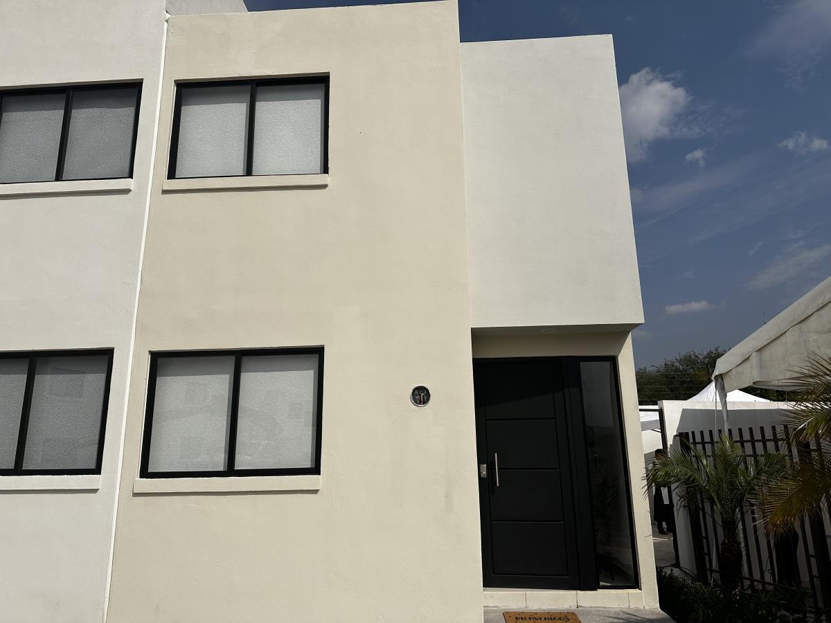 Casa en venta en Los Olvera, Corregidora — foto 1 de 32