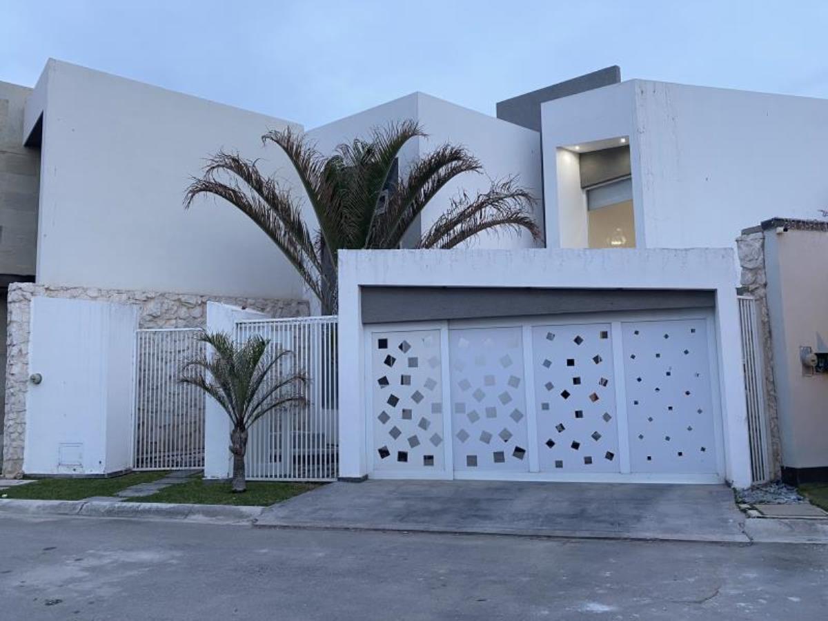 Casa con alberca en Residencial Galerias Casa con alberca en Residencial Galerias
