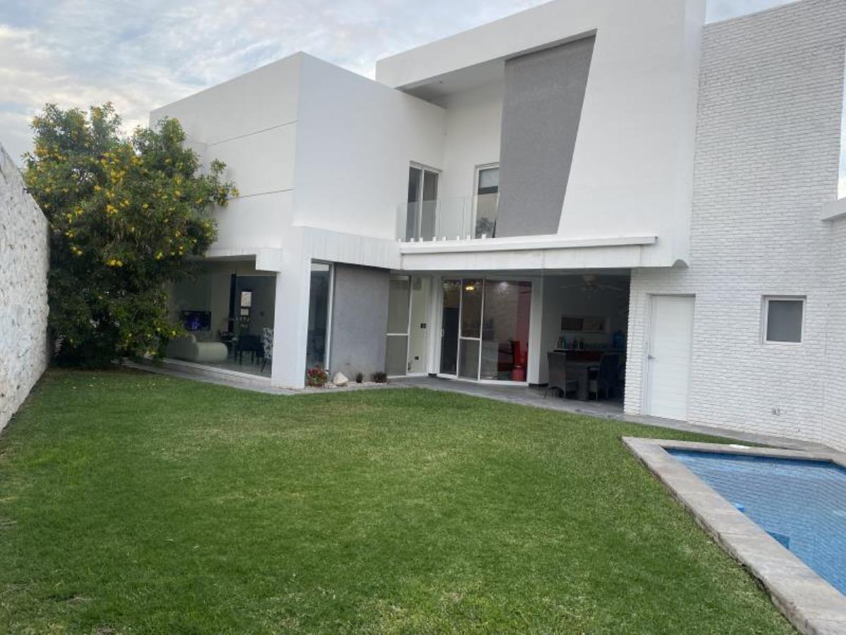 Vista 2 de Casa con alberca en Residencial Galerias