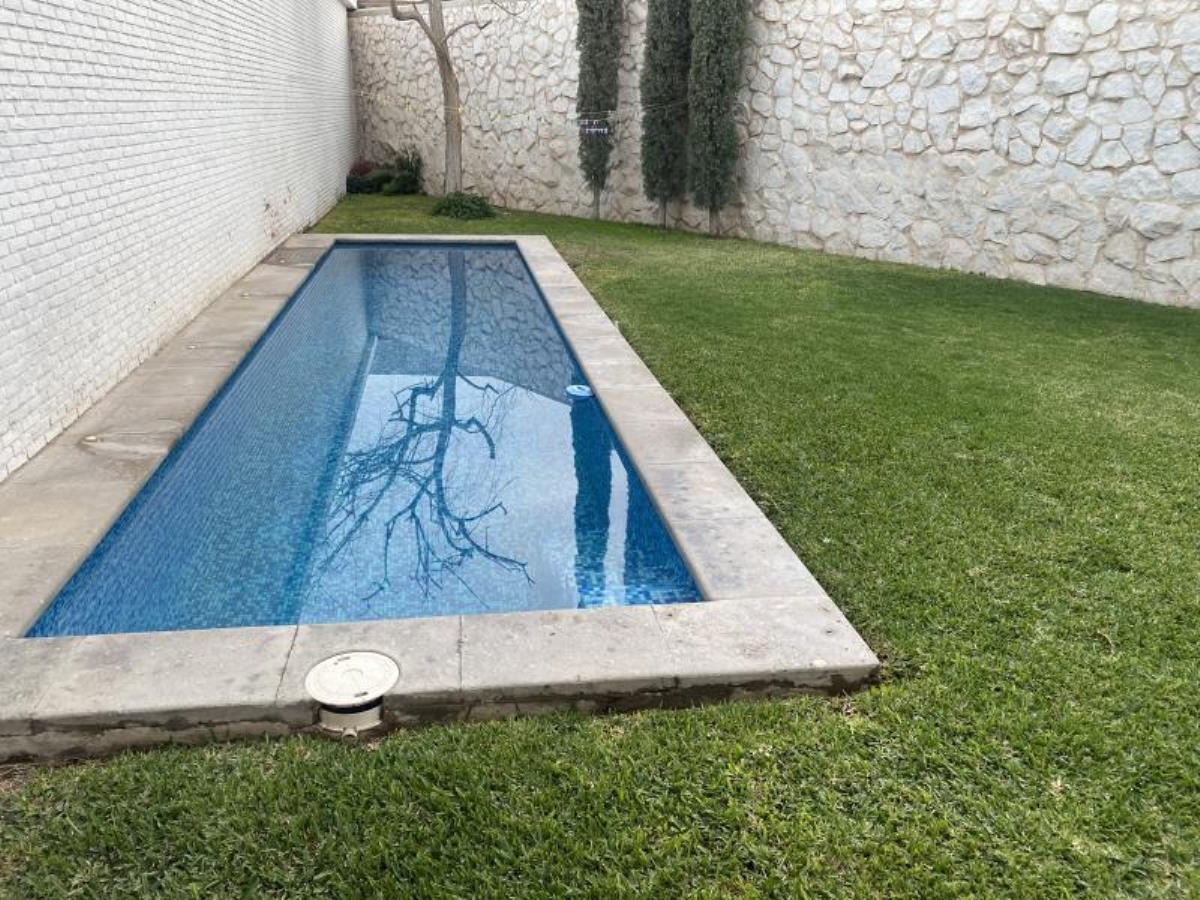Vista 3 de Casa con alberca en Residencial Galerias
