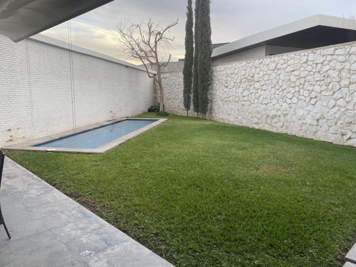 Vista 4 de Casa con alberca en Residencial Galerias