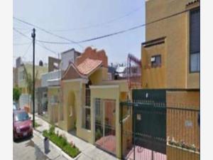 Casa en venta en Jardines del Country, Guadalajara — foto 2 de 9