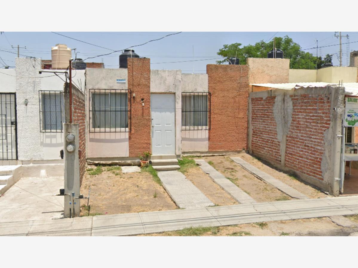 Casa en venta en Jardines de Echeveste, León — foto 1 de 15