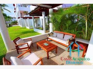 Terraza con salida y acceso a jardín y albercas