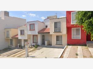 Casa en Jardines de Santiago, Querétaro, Querétaro