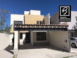 Casa en venta en El Mayorazgo, El Marqués, Querétaro Casa en venta en El Mayorazgo, El Marqués, Querétaro