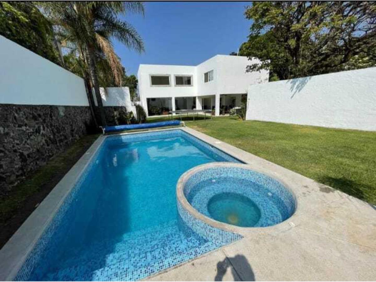 Casa en venta en Lomas de Atzingo, Cuernavaca — foto 1 de 10