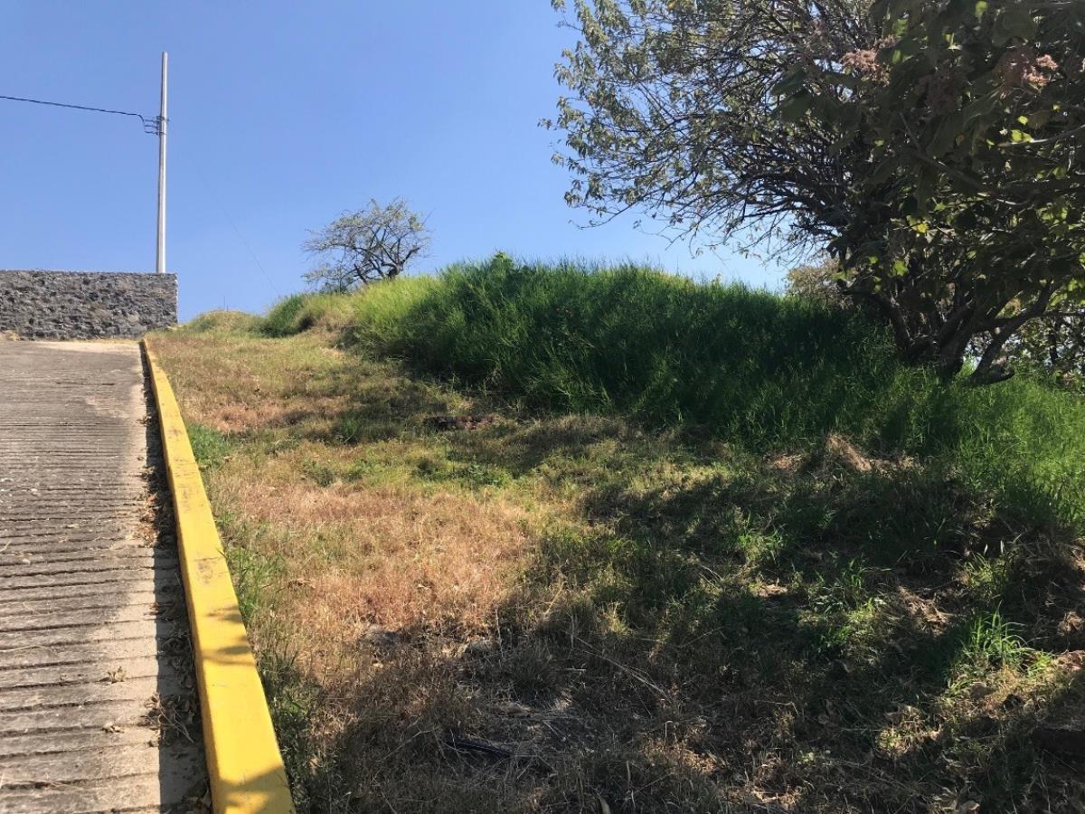 Terreno en venta en Lomas de Tzompantle, Cuernavaca — foto 1 de 18