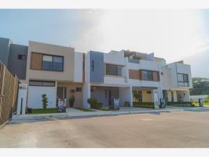 Casa en Cumbres Residencial, Boca del Río, Veracruz de Ignacio de la Llave