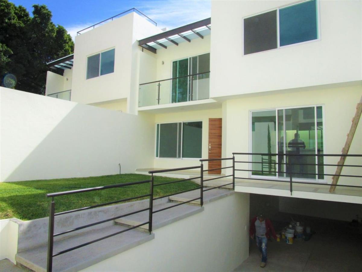 Casa en venta en Lomas de Atzingo, Cuernavaca — foto 1 de 8