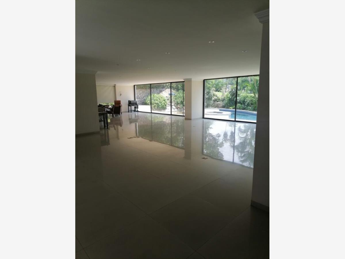 Casa en venta en Club de golf Tabachines, Cuernavaca — foto 1 de 25
