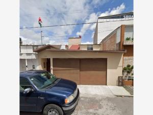 Casa en venta en Club Jardin, Toluca — foto 2 de 16