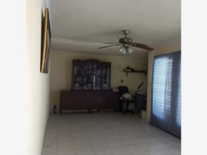 Casa en Venta en Pensiones, Mérida: Espaciosa y Bien Ubicada
