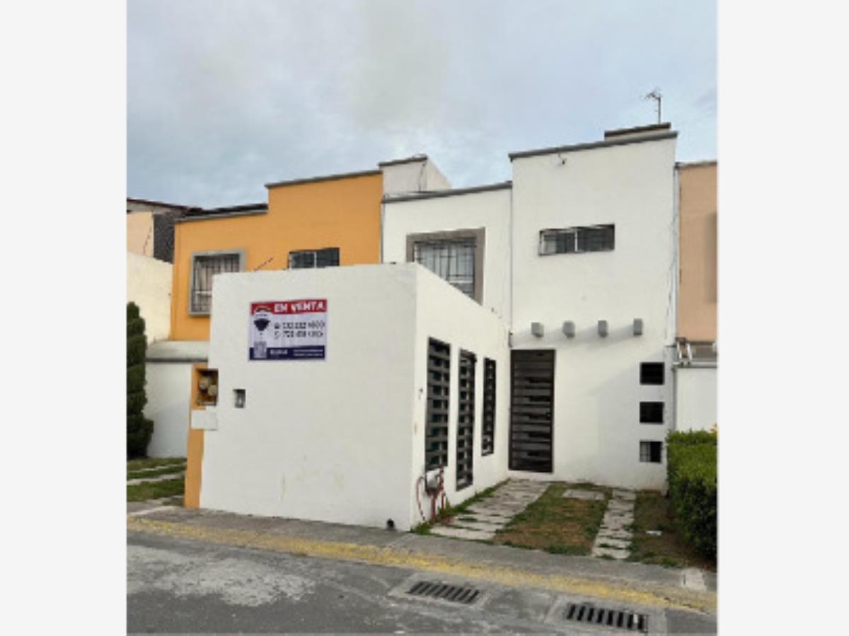 Casa en venta en Bosques de Cantabria, Toluca — foto 1 de 20