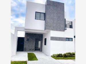 Casa en venta en Oscar Flores Tapia, Torreón, Coahuila de Zaragoza Casa en venta en Oscar Flores Tapia, Torreón, Coahuila de Zaragoza