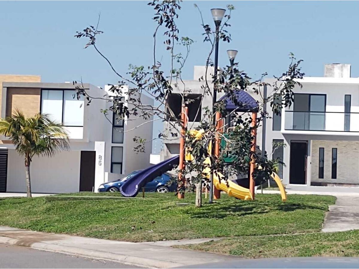 Casa en venta en Lomas de la Rioja, Alvarado — foto 1 de 28