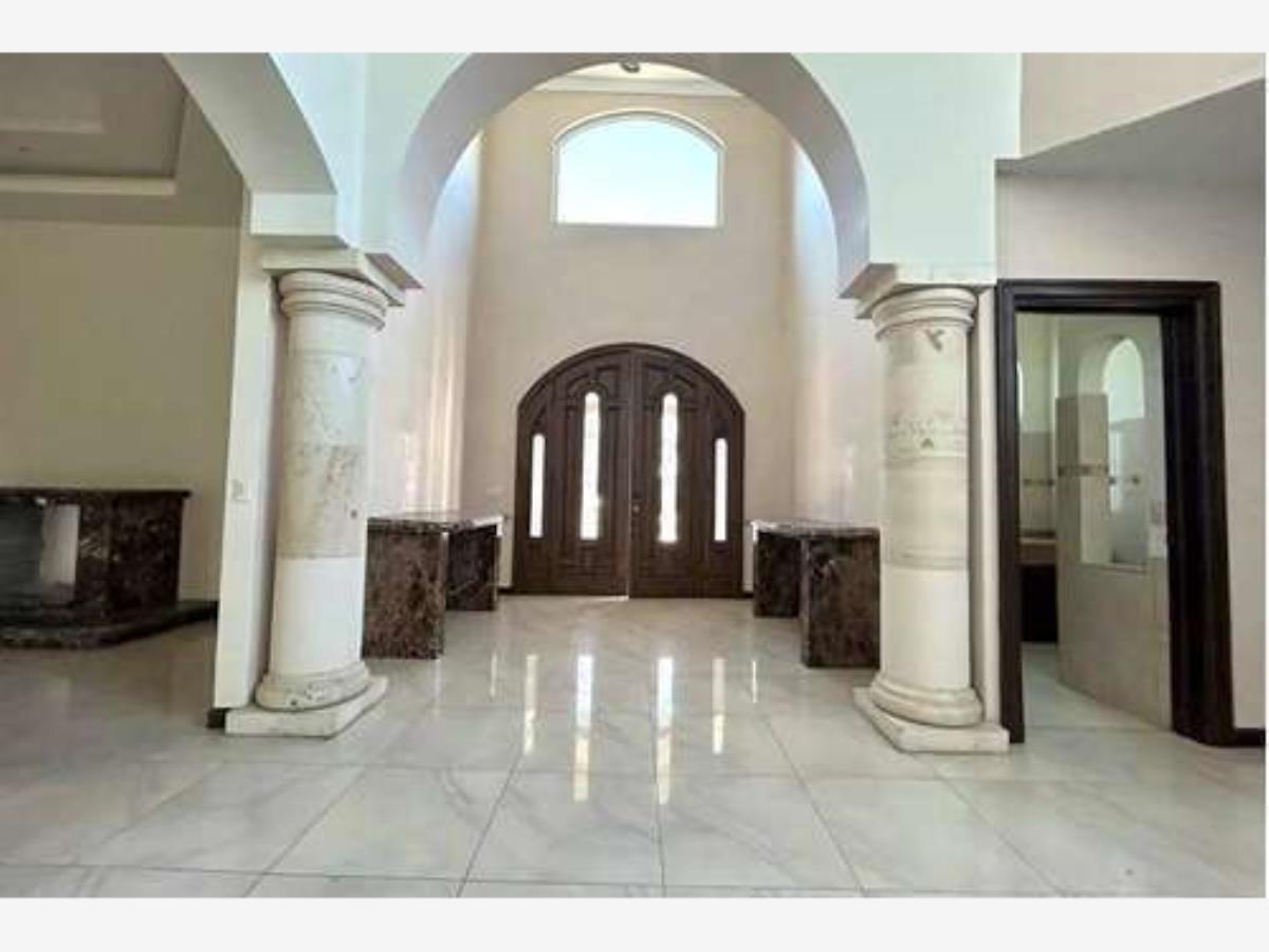 Casa en venta en Nogalar del Campestre, Saltillo — foto 1 de 33