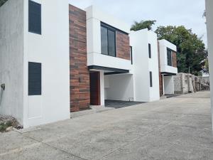 Casa en Lomas de Atzingo, Cuernavaca, Morelos