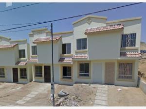 Casa en Villa del Campo, Tijuana, Baja California