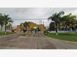 Casa en Jardines Del Edén, Tlajomulco de Zúñiga, Jalisco