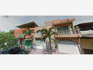 Casa en venta en Lazaro Cardenas, Apatzingán — foto 2 de 7