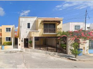 Casa en Residencial Pensiones VII, Mérida, Yucatán
