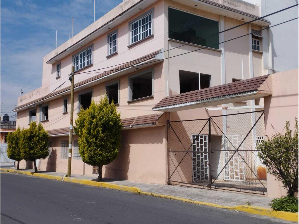 Edificio en venta en Chalco de Díaz Covarrubias Centro, Chalco — foto 1 de 59