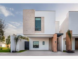 Casa en venta en La Rioja Residencial, Torreón, Coahuila de Zaragoza Casa en venta en La Rioja Residencial, Torreón, Coahuila de Zaragoza