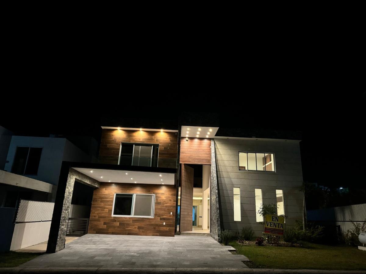 Casa en venta en Lomas de Cocoyoc, Atlatlahucan — foto 1 de 15